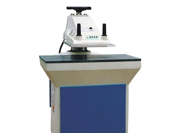 摇臂液压裁断机