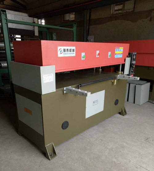 精密四柱液压裁断机