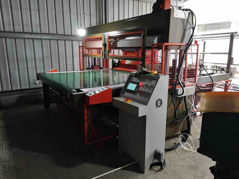 全自动移动头裁断机